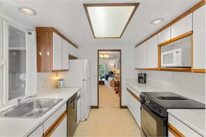 9420 SW Brentwood Pl, Portland, OR 97224 - Photo 12
