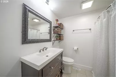 821 Johnson St, Woodburn, OR 97071 - Photo 24