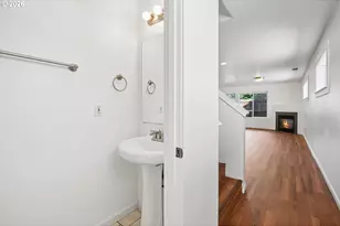 12631 SE Division St, Portland, OR 97236 - Photo 14