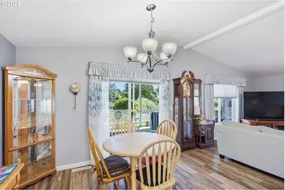 411 Currie Ln, Grants Pass, OR 97526 - Photo 4