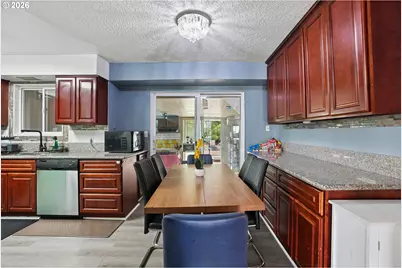 2236 SE 185th Ave, Portland, OR 97233 - Photo 8