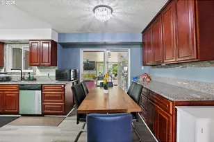 2236 SE 185th Ave, Portland, OR 97233 - Photo 8
