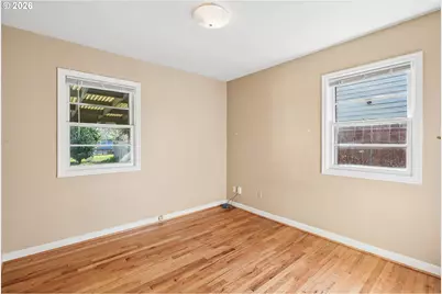9306 SE Salmon St, Portland, OR 97216 - Photo 14