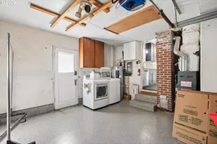 9306 SE Salmon St, Portland, OR 97216 - Photo 18