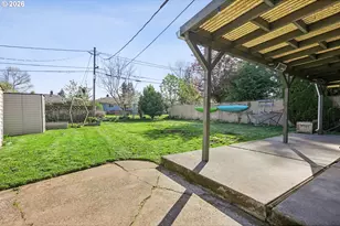 9306 SE Salmon St, Portland, OR 97216 - Photo 20