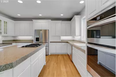 12517 NW Welsh Dr, Portland, OR 97229 - Photo 10