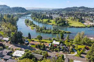 512 W D St, Springfield, OR 97477 - Photo 2