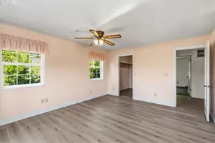 512 W D St, Springfield, OR 97477 - Photo 26