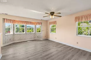 512 W D St, Springfield, OR 97477 - Photo 24