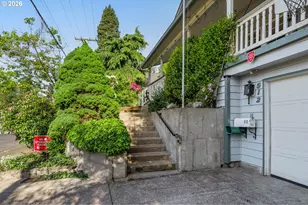 512 W D St, Springfield, OR 97477 - Photo 4