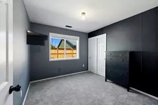 554 SW 12th Cir, Troutdale, OR 97060 - Photo 14
