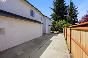 554 SW 12th Cir, Troutdale, OR 97060 - Photo 28