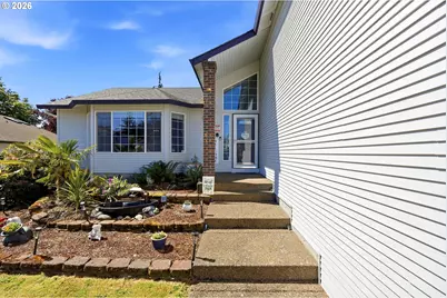 554 SW 12th Cir, Troutdale, OR 97060 - Photo 2
