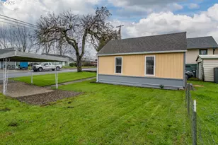 1047 NE Walnut St, Roseburg, OR 97470 - Photo 4