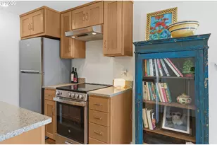 275 E 39th Ave, Eugene, OR 97405 - Photo 32