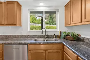 275 E 39th Ave, Eugene, OR 97405 - Photo 16