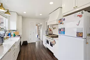 240 5th Ave, Seaside, OR 97138 - Photo 10