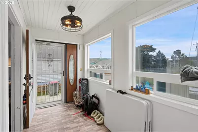 240 5th Ave, Seaside, OR 97138 - Photo 4