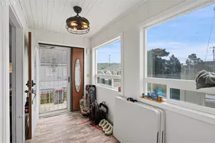 240 5th Ave, Seaside, OR 97138 - Photo 4
