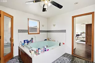 240 5th Ave, Seaside, OR 97138 - Photo 22