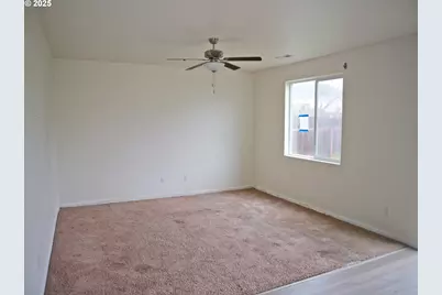 1421 W 15th Ave, La Center, WA 98629 - Photo 2