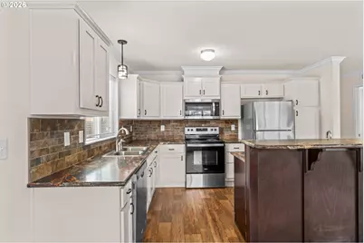 5089 D St, Springfield, OR 97478 - Photo 10