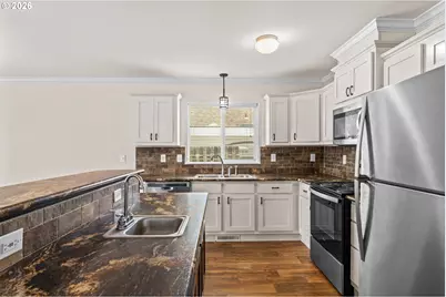 5089 D St, Springfield, OR 97478 - Photo 8