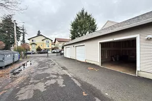 14134 E Burnside St, Portland, OR 97233 - Photo 30