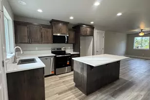 1203 SE Marsters Ave, Roseburg, OR 97470 - Photo 12
