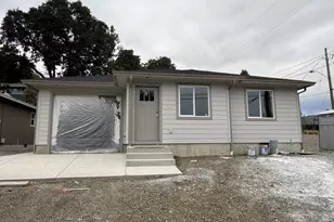 1203 SE Marsters Ave, Roseburg, OR 97470 - Photo 2