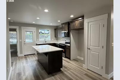 1203 SE Marsters Ave, Roseburg, OR 97470 - Photo 10