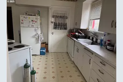 8325 8329 SE Division St, Portland, OR 97266 - Photo 32