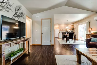 1529 Charnelton Aly, Eugene, OR 97401 - Photo 6