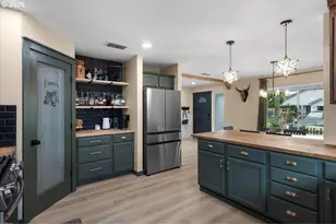 127 SW Vicki Ln, Grants Pass, OR 97526 - Photo 8