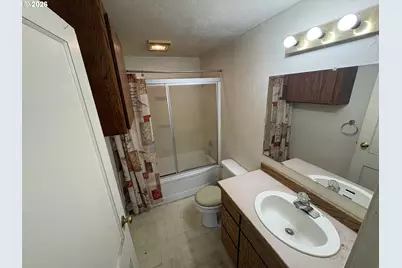 392 S 37th St, Springfield, OR 97478 - Photo 20