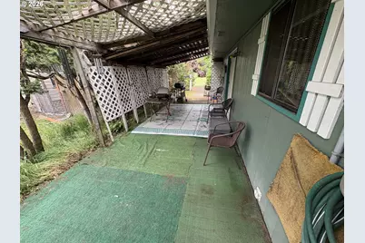 392 S 37th St, Springfield, OR 97478 - Photo 30