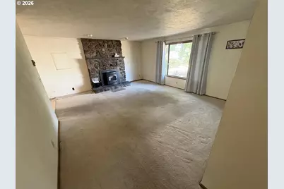 392 S 37th St, Springfield, OR 97478 - Photo 16