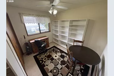 392 S 37th St, Springfield, OR 97478 - Photo 24