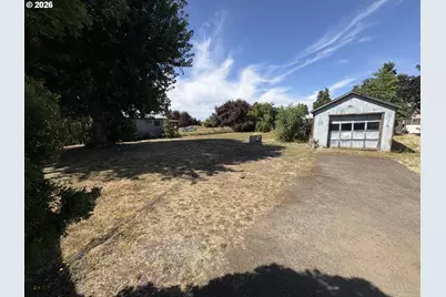 392 S 37th St, Springfield, OR 97478 - Photo 4