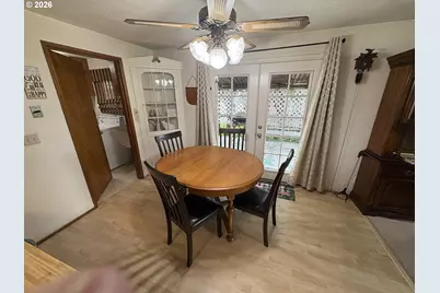 392 S 37th St, Springfield, OR 97478 - Photo 14