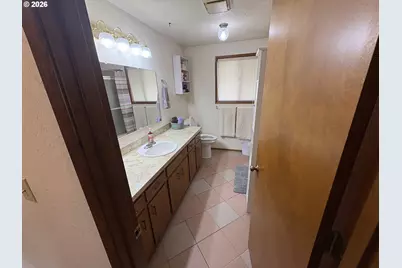 392 S 37th St, Springfield, OR 97478 - Photo 20