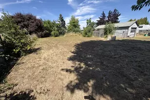 392 S 37th St, Springfield, OR 97478 - Photo 6