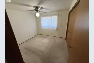 392 S 37th St, Springfield, OR 97478 - Photo 18