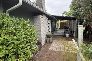 392 S 37th St, Springfield, OR 97478 - Photo 8