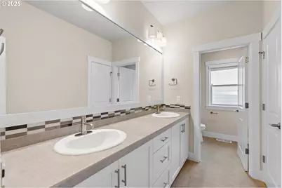 16649 SW Friendly Ln, Beaverton, OR 97007 - Photo 36