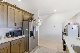 948 Laurel Pl, Silverton, OR 97381 - Photo 22