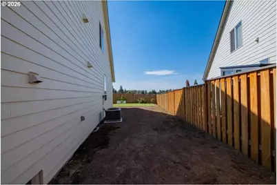 948 Laurel Pl, Silverton, OR 97381 - Photo 36