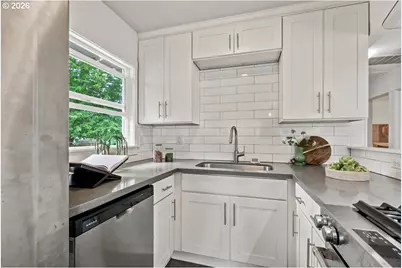10238 N Central St, Portland, OR 97203 - Photo 12