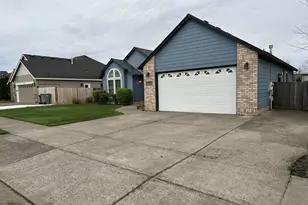 1716 SE 10th Pl, Canby, OR 97013 - Photo 2