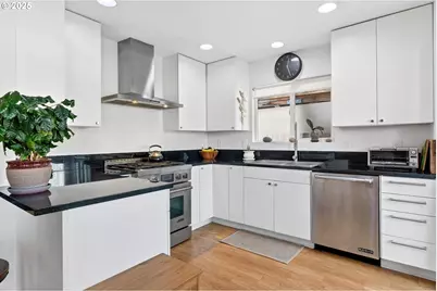 173 NE Bridgeton Rd #13, Portland, OR 97211 - Photo 8
